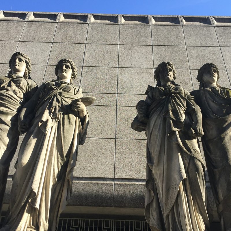 Die Karyatiden neben de Kunsthalle Düsseldorf