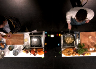 Georg Schütky und Lucas Humann kochen beim letzten digitalen Community Dinner