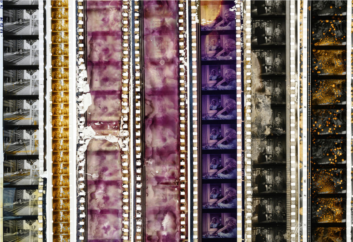 Analoge Filmstreifen mit Schäden.