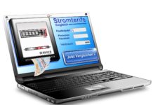 Laptop mit Stromzähler und Tarifrechner Tool auf dem Bildschirm