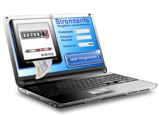 Laptop mit Stromzähler und Tarifrechner Tool auf dem Bildschirm
