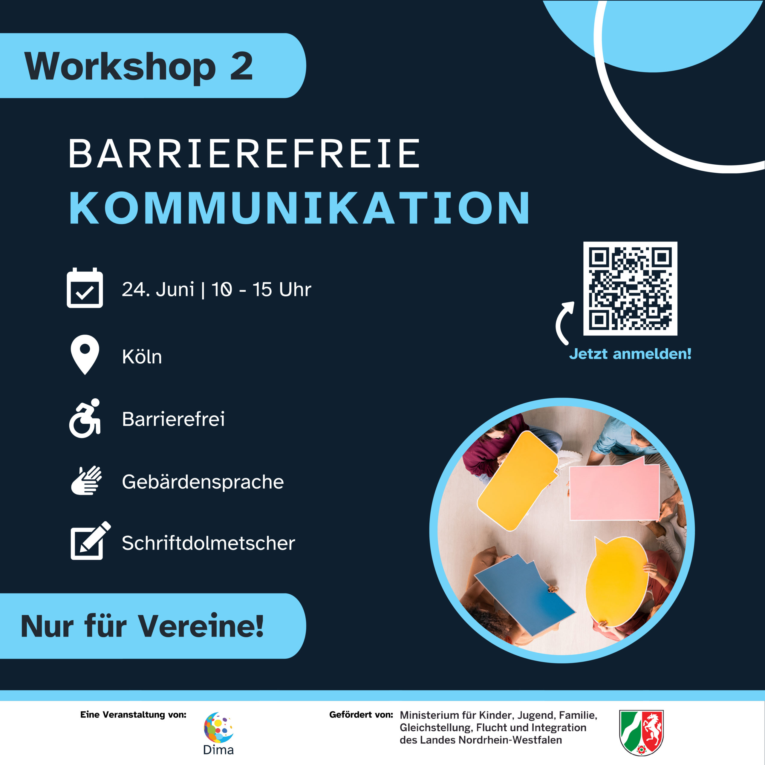 !B: Ein dunkelblau und hellblaues gestaltetes Veranstaltungsflyer "Barrierefreie Kommunikation" 24. Juni von 10 bis 15 Uhr. Rechts im Flyer befindet sich ein Gruppenbild von Menschen mit unterschiedlichen Sprechblasmotiven. Die Veranstaltung ist barrirerefrei für Rollstuhlfahrer und wird von Gebärdensprachdolmetscher und Schriftdolmetscher begleitet. Die Veranstaltung findet in Köln Riehl in der Jugendherberge statt. In der Fußzeile befindet sich das Logo des Vereins: Einen türkisblauen Halbmond, wodrauf bunte Kreise zukommen und sich vereinen. Rechts vom Vereinslogo ist das grün rote NRW Wappenlogo des Ministerium für Kinder, Jugend, Familie, Gleichstellung, Flucht und Integration. Anmeldelink: https://forms.gle/xJJAsdqyFGxfxaem9