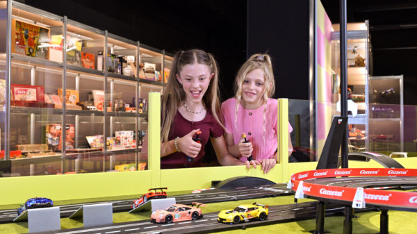 Carrera-Bahn in der Ausstellung "Spiel mit!"