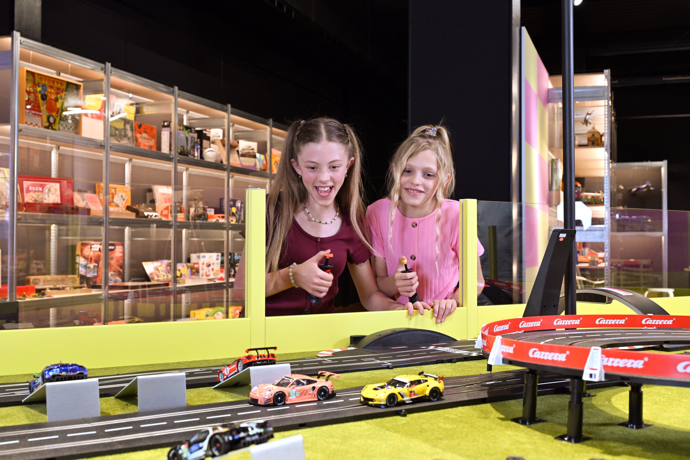 Carrera-Bahn in der Ausstellung "Spiel mit!"