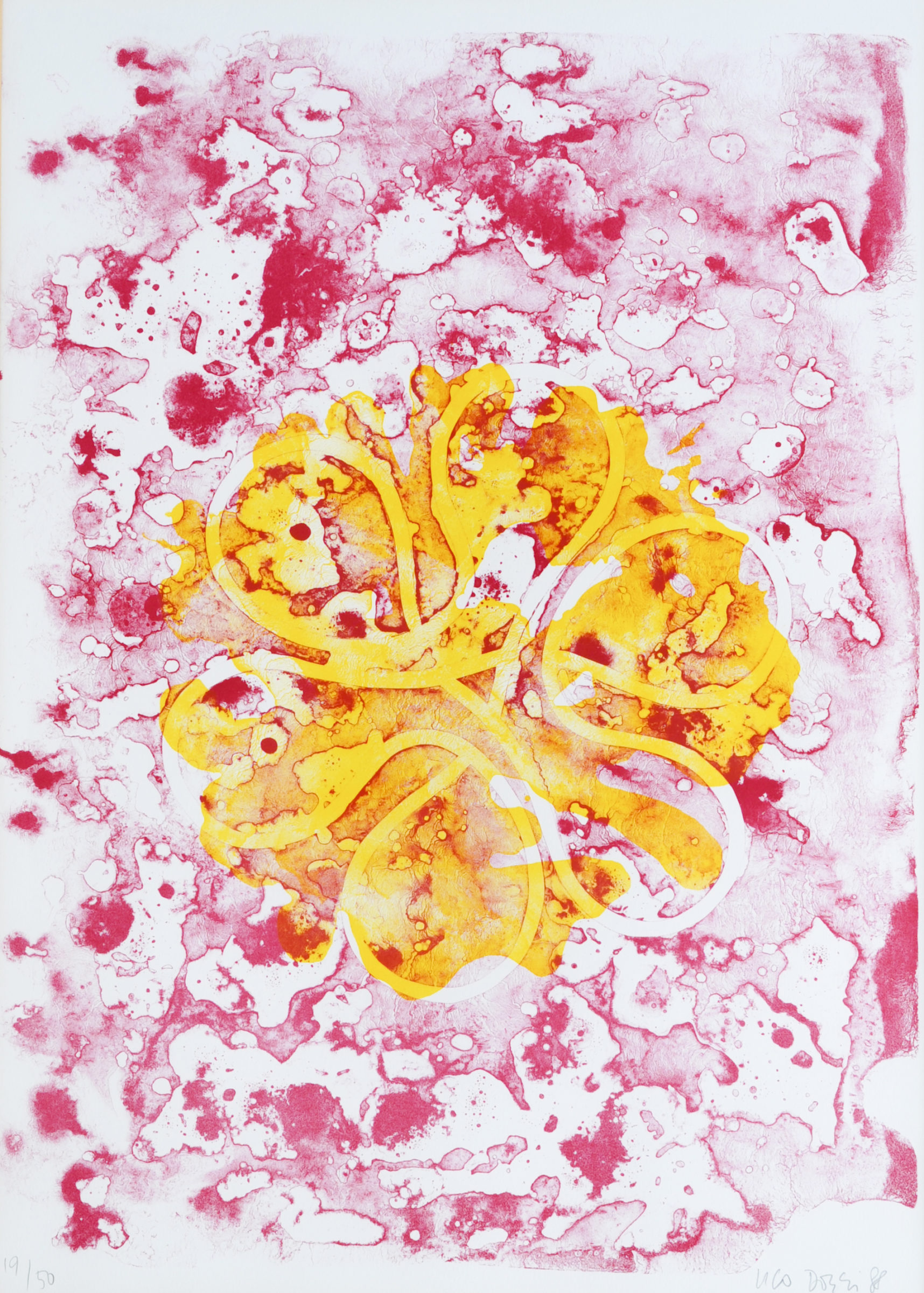 Grafik: gelbes blumenartiges Muster auf rotem Grund