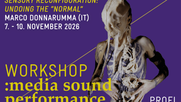 Skulptur einer menschlichen Figur mit sichtbarem Skelett und deformiertem Gesicht vor violettem Hintergrund mit gelber und weißer Textbeschriftung zu einem Workshop.