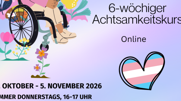 Beschnittene Vorschau des Ankündigungsbild des IQZ für " Achtsame Momente im Alltag mit Mechthild”. In der Mitte des Bildes rechts neben der Person im Rollstuhl steht “6-wöchiger Achtsamkeitskurs. Online” Darunter ist ein Herz in trans Farben. Unten im Bild steht das Veranstaltungsdatum: „1. Oktober-5. November 2026, immer donnerstags, 16-17 Uhr.“